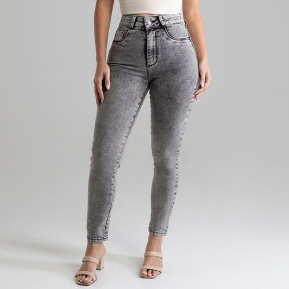 Sawary Women’s Size 42 Light Gray Butt Lifting Shape Up Stretch Jeans Waist 28 - Picture 1 of 10